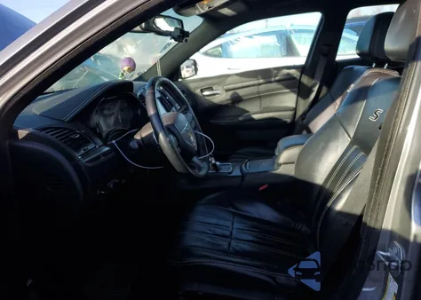 2016 Chrysler 300 S z USA, uszkodzony, nr VIN 2C3CCABG0GH310941